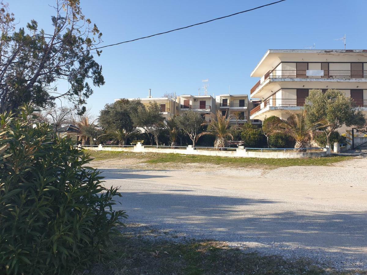 Kariani Beach Apartment Exterior photo